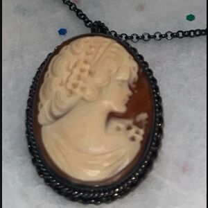 Cameo, Victorian, 925 silver pendant/brooch. Carved shell by. Gennaro Barriello.